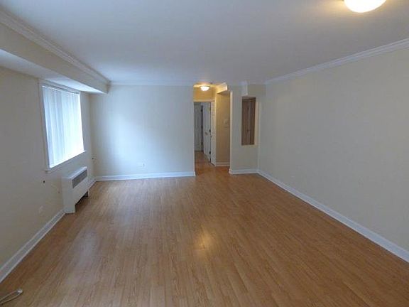 4th image of 2704 W Lunt Ave APT 103