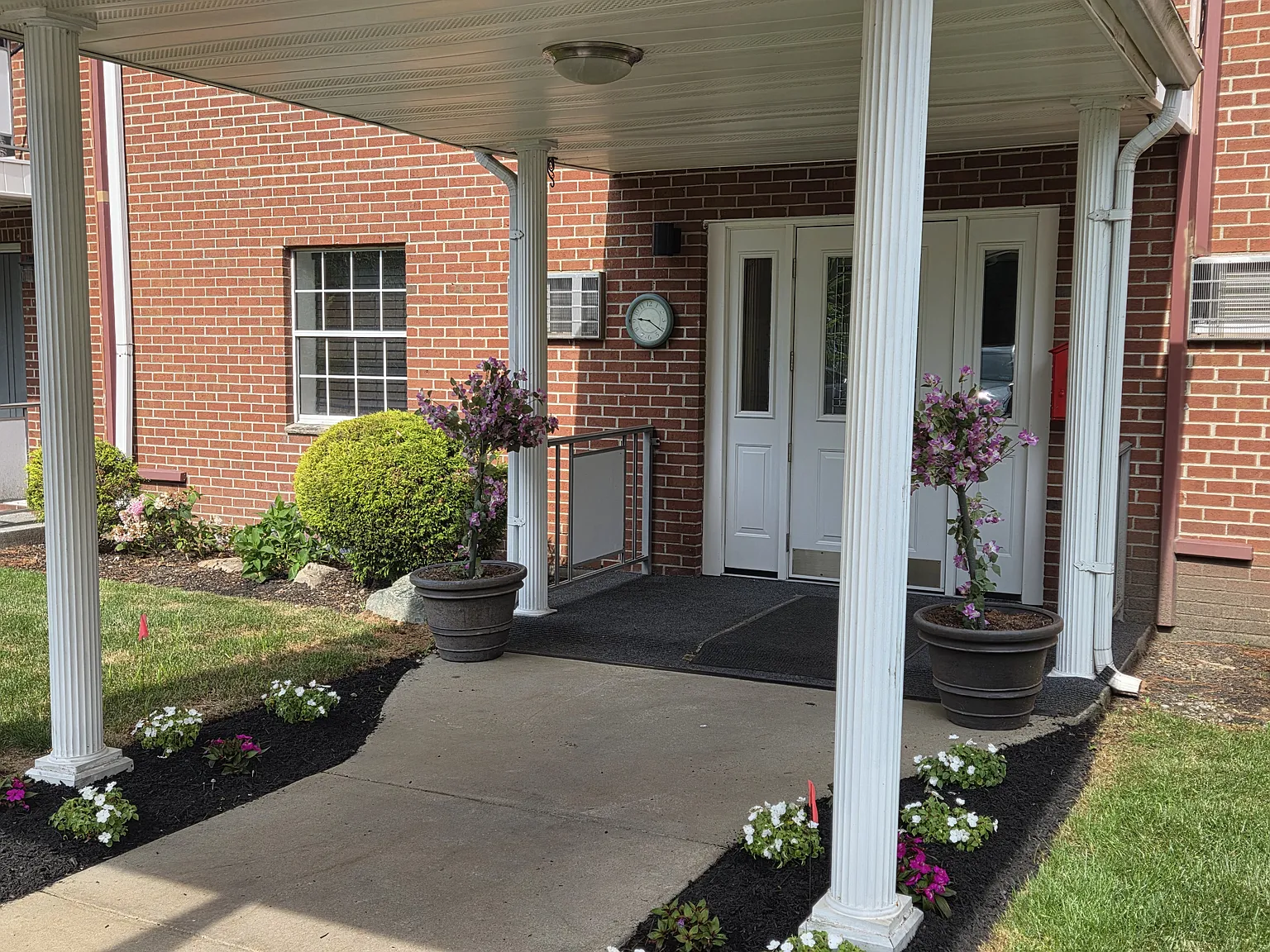 1000 Lexington Street — Photo 1