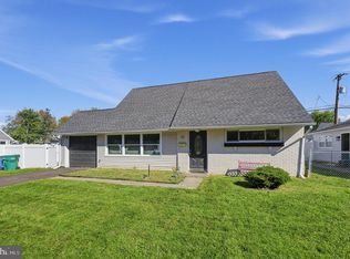 36 Kingwood Ln, Levittown, PA 19055