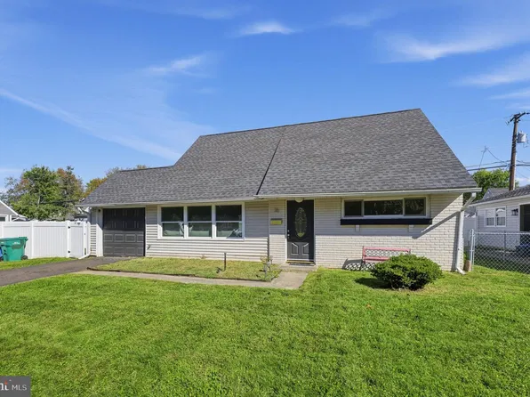 36 Kingwood Ln, Levittown, PA 19055