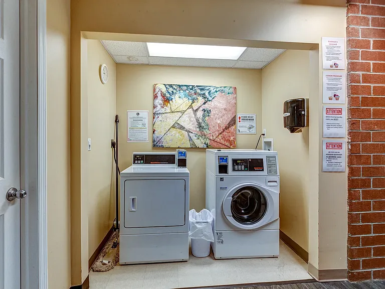 Forward Shady Apartments — Photo 14