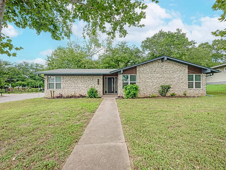 6700 Kings Point — Photo 1
