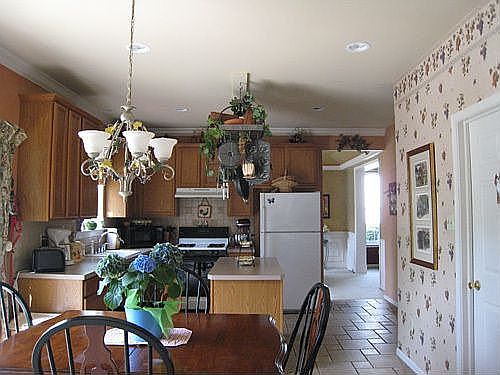 Kitchen and Breakfast