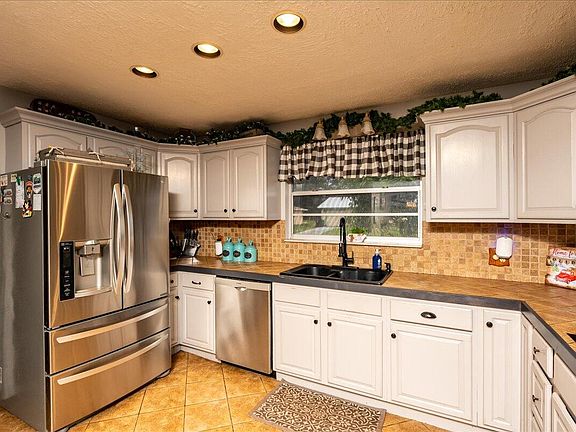 5th image of 1380 SE Navajo Lane E