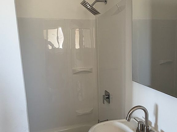 4th image of 171 1/2 E Graves Ave #A