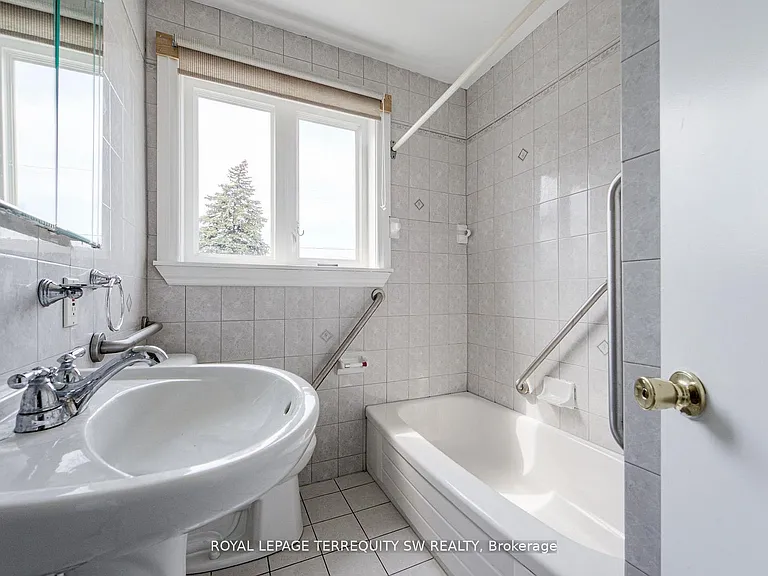35 Euphrasia Dr — Photo 24