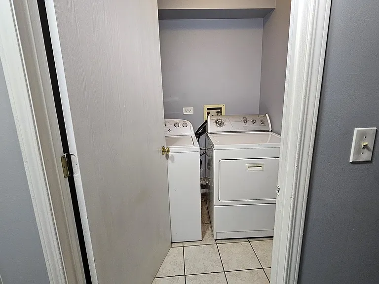 121 Hampton Ave — Photo 12