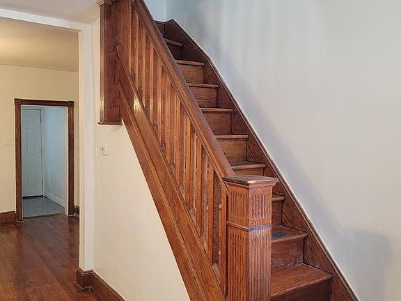 5th image of 202 E Hortter St