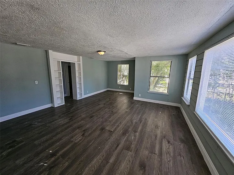 8305 N 13th St — Photo 2