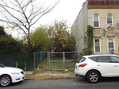 585 Warwick St, Brooklyn, NY, 11207