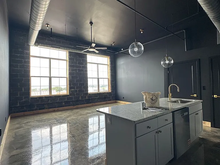 21 W Broadway #306 — Photo 2