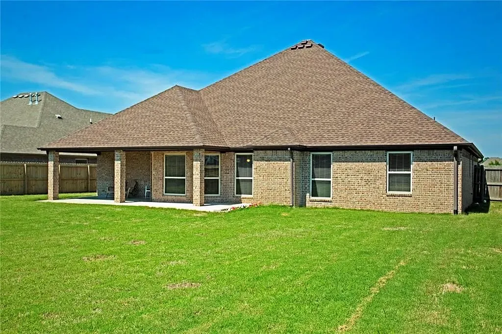 5 bed, 3196 sqft, $3,200 — Photo 3