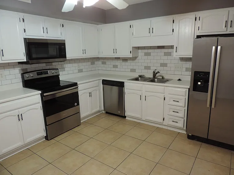 8807 Hunter Ridge Dr — Photo 16