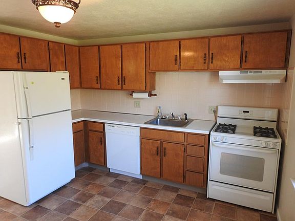2nd image of 7 Myles Standish Dr Unit 4