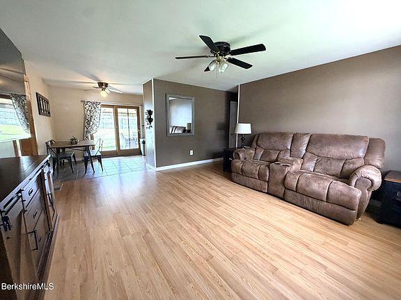 2nd image of 29 Norwich Dr