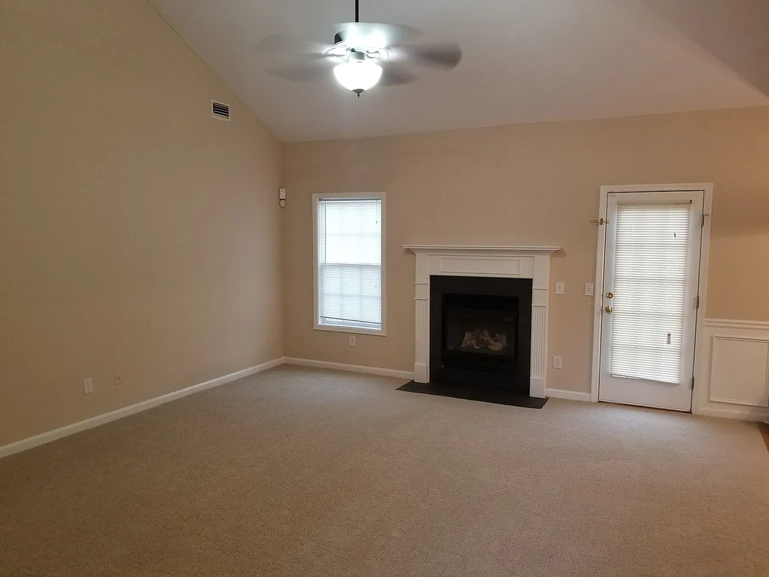 3 bed, $1,995 — Photo 3