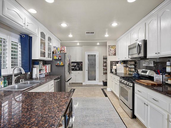 4th image of 1752 Los Robles Dr