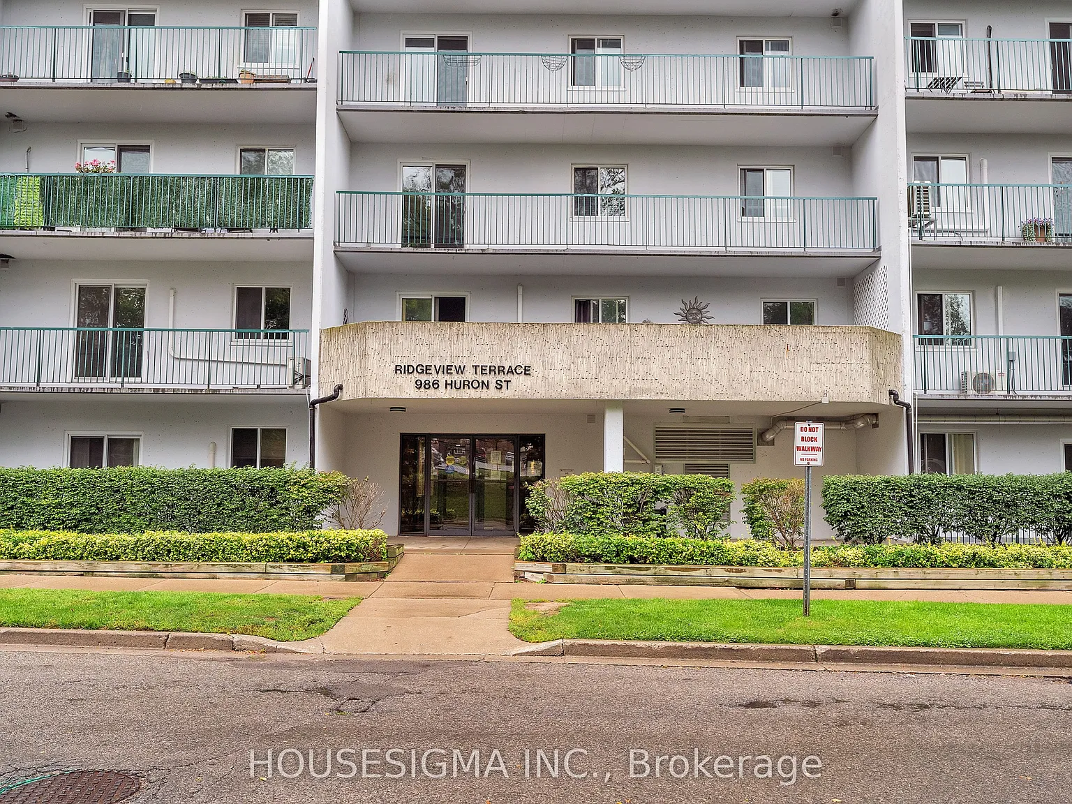 986 Huron St — Photo 2