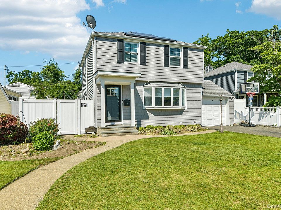 1st image of 93 Crest Road W