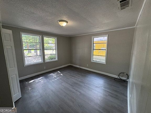 5th image of 103 Floyd St