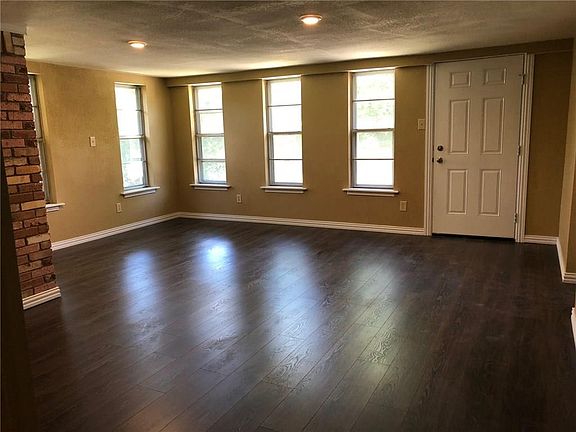 3rd image of 1618 Oak Glen Trl