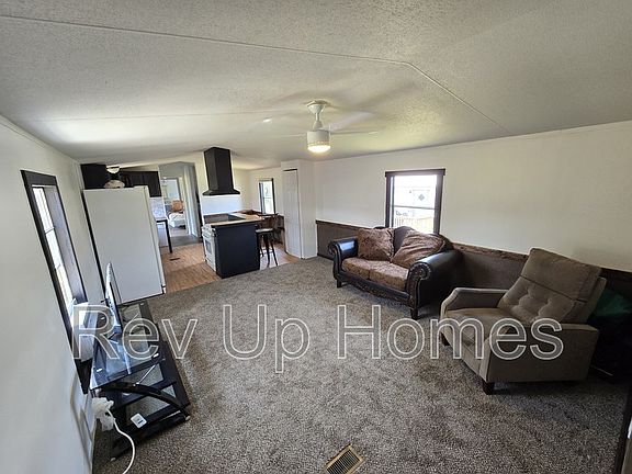 3rd image of 127 Fred Dr