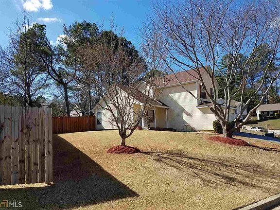 2nd image of 1521 Tunbridge Wells Cres
