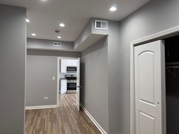 3rd image of 3310 N Milwaukee Ave Suite 203