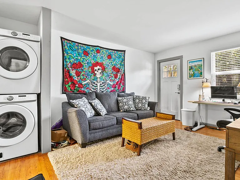 2411 Blossom St #3 — Photo 9