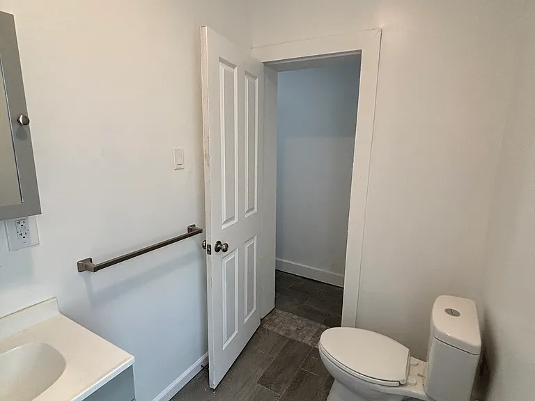 1153 E 4th St #1 — Photo 12
