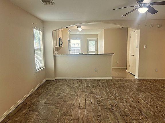 3rd image of 2019 Pine Croft Dr