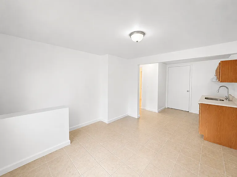 2935 N Baldwin Pl #1 — Photo 2