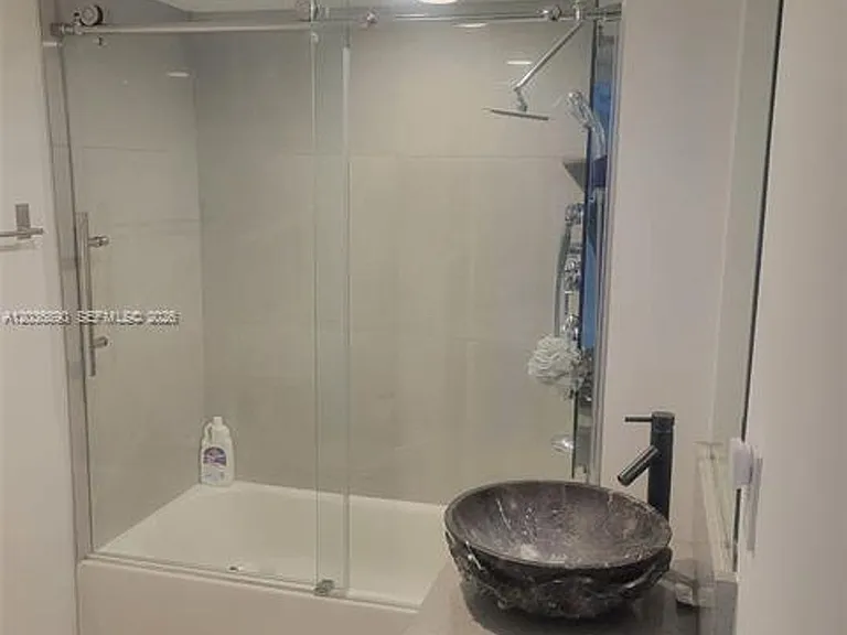 2555 Collins Ave #2207 — Photo 9