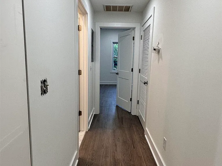 802 Broadway — Photo 4
