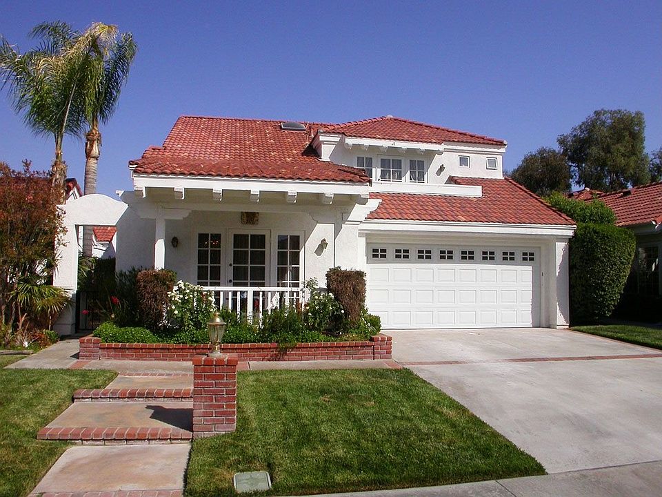 Curb appeal - cul de sac - large view lot