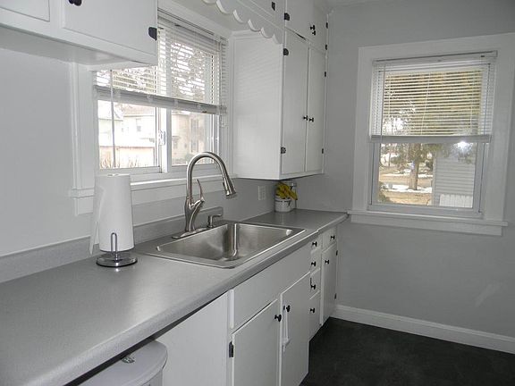 2nd image of 221 E Chestnut St
