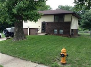 1230 S Holke Rd, Independence, MO 64057