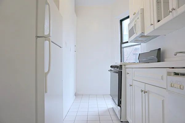 Rented by Metropolitan Equities | media 9