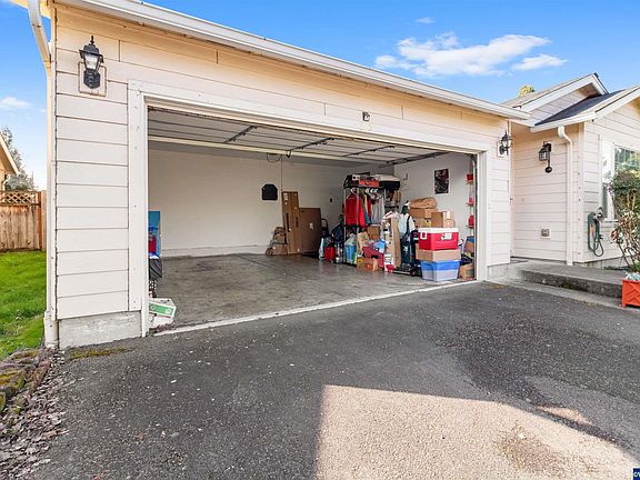 3rd image of 835 Treewood Ln SE