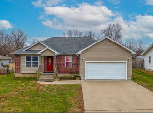 624 E High St, Marshall, MO 65340