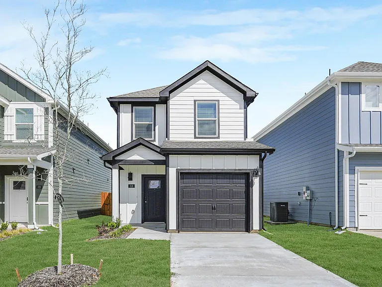 318 Tall Cedar Way — Photo 2