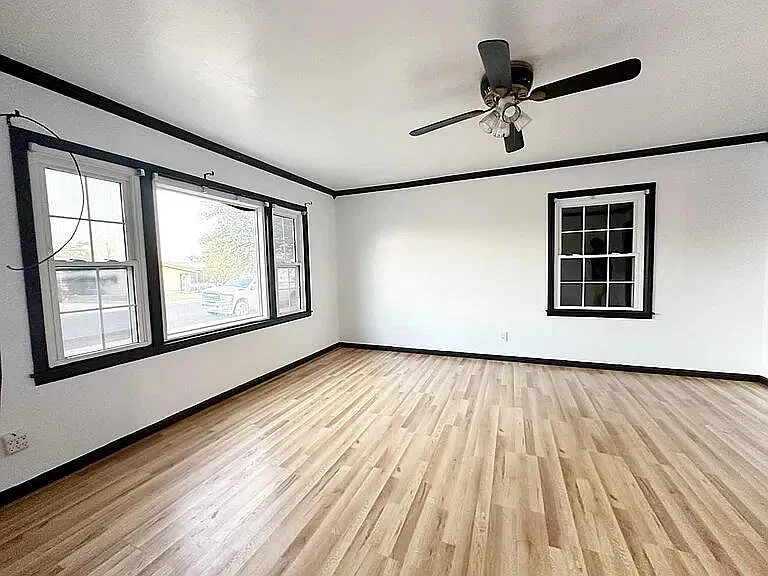 2 bed, 1.5 bath, 1010 sqft, $1,650 — Photo 2