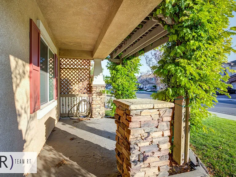 13724 Beaconsfield Ln — Photo 4