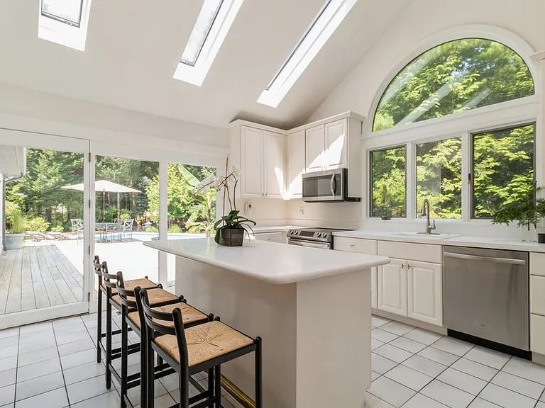 8 Bay Woods Dr — Photo 8