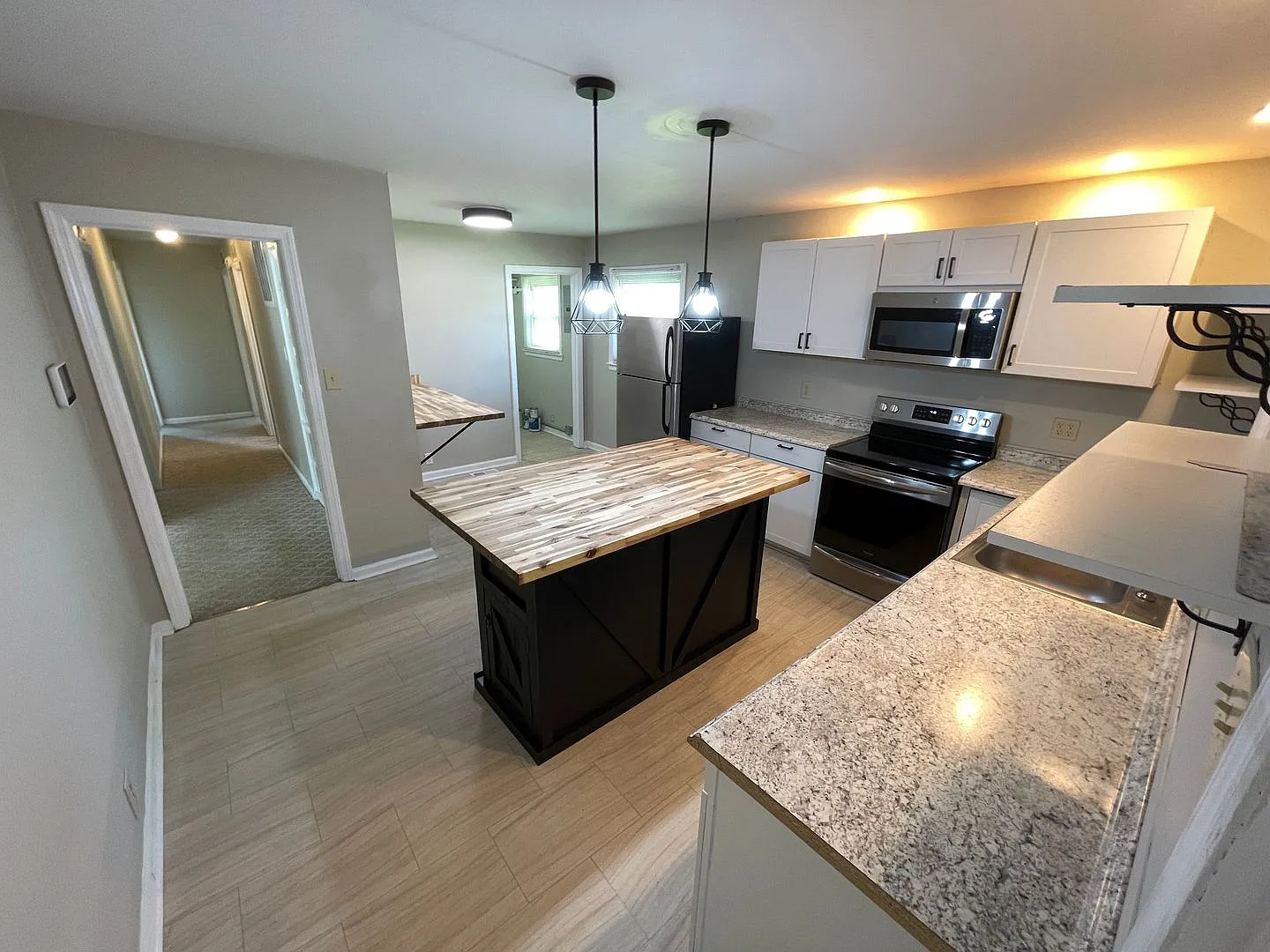 Great Neighborhood Location Home For Rent — Photo 3