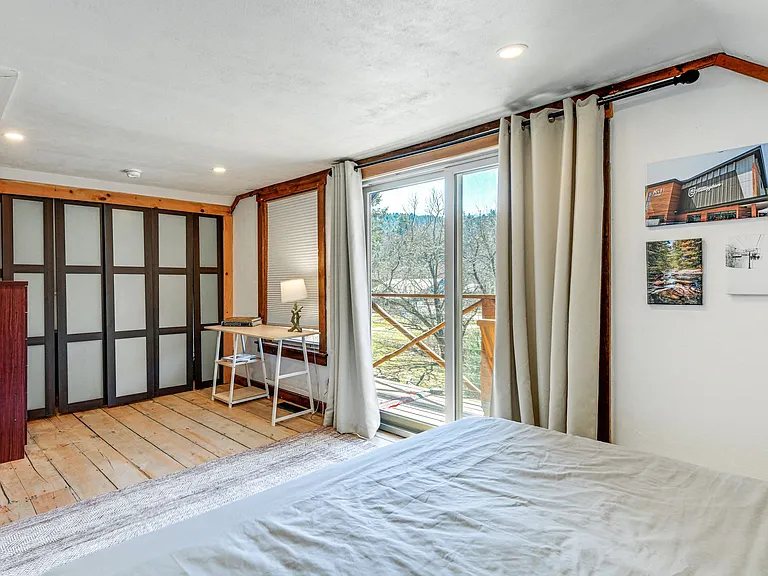 1072 Route 100 — Photo 19