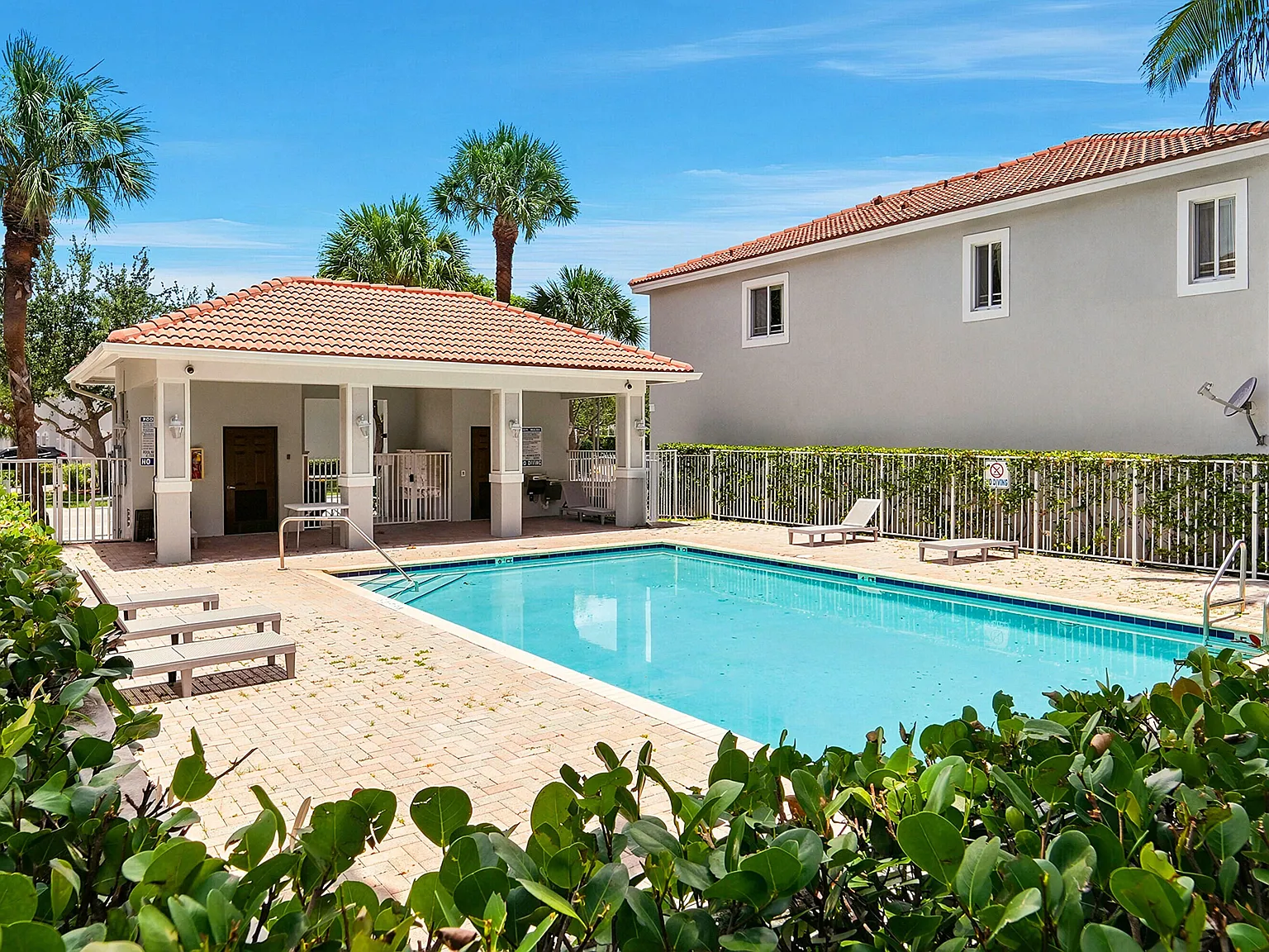3 bed, 2.5 bath, 1688 sqft, $2,950 — Photo 4