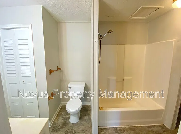 319 College St #A — Photo 11