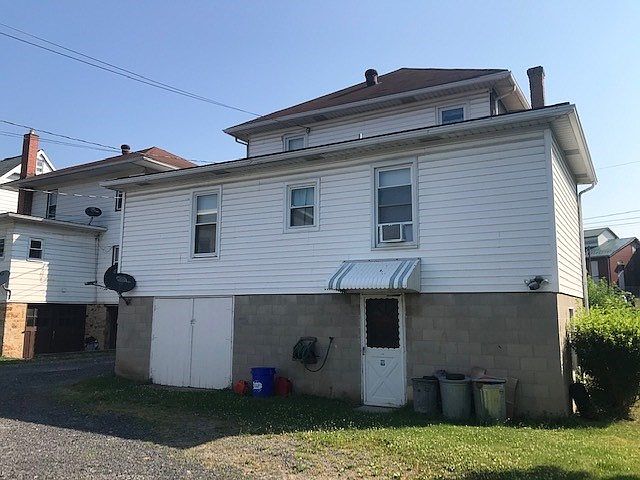 2nd image of 512 S Main St