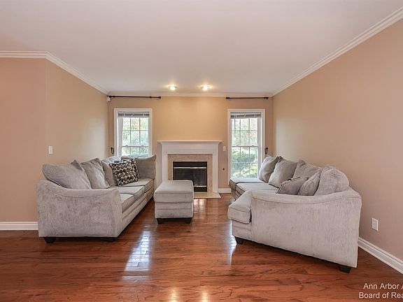 4th image of 3362 Endsleigh Ln